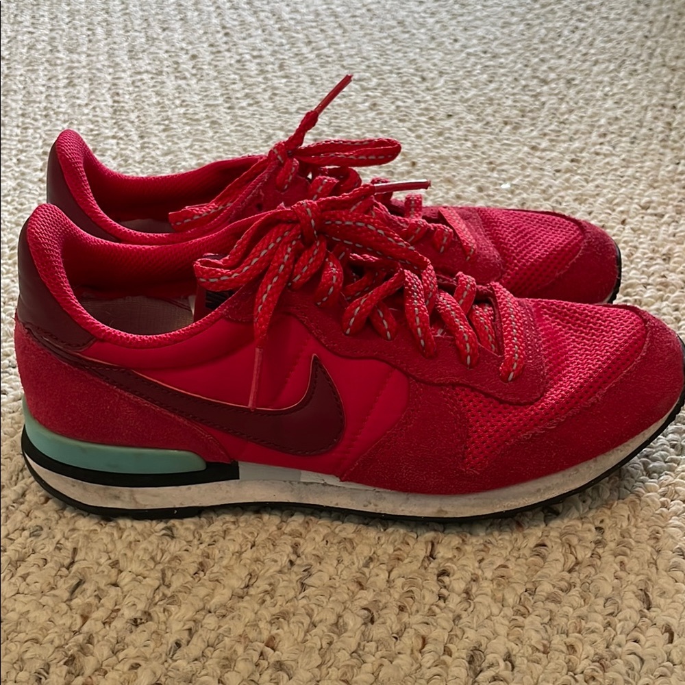 Nike Red Sneakers Classic Retro Design